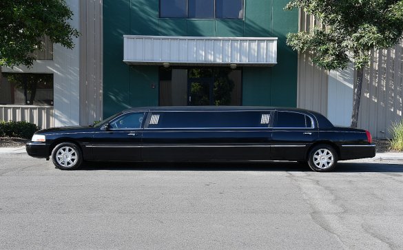 2008 Lincoln Town Car Limousine for Sale in Fontana, CA - Photo 2