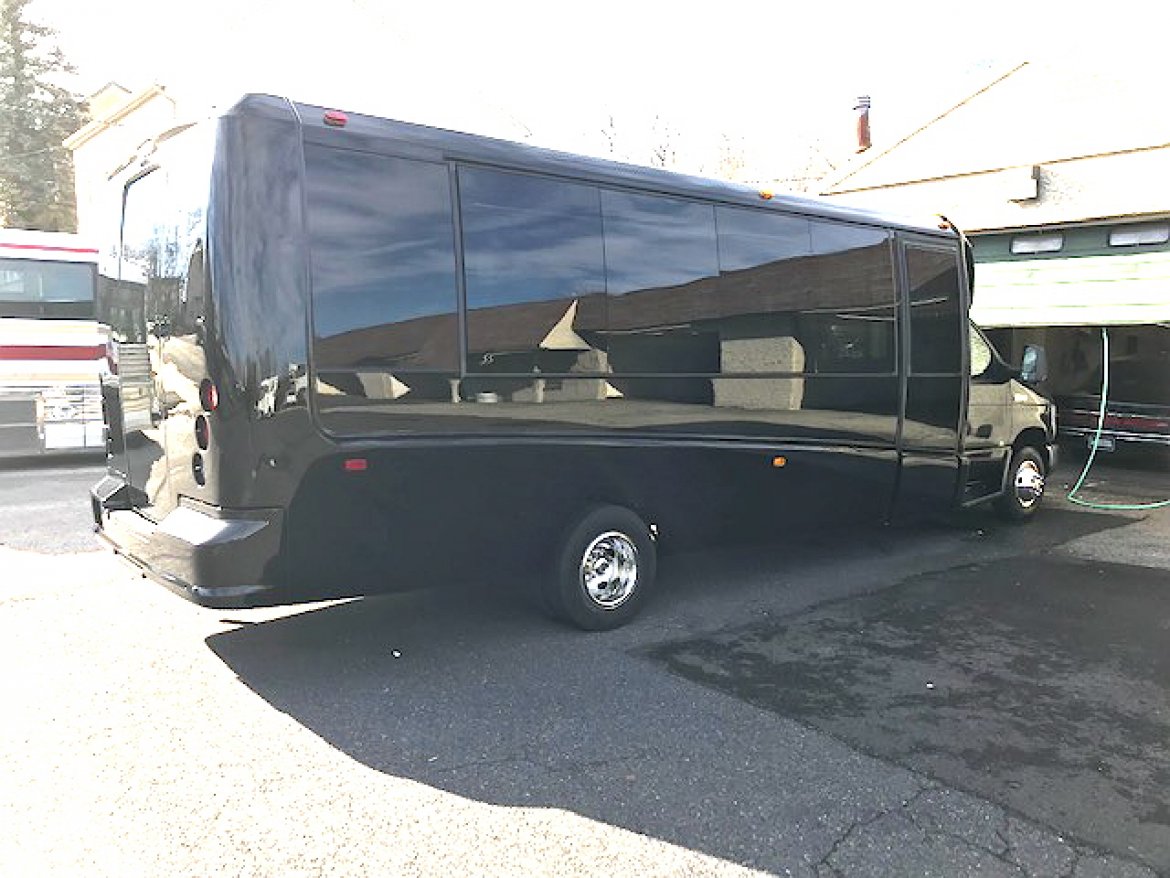 Executive Shuttle for sale: 2018 Ford E-450 28" by Grech Motors