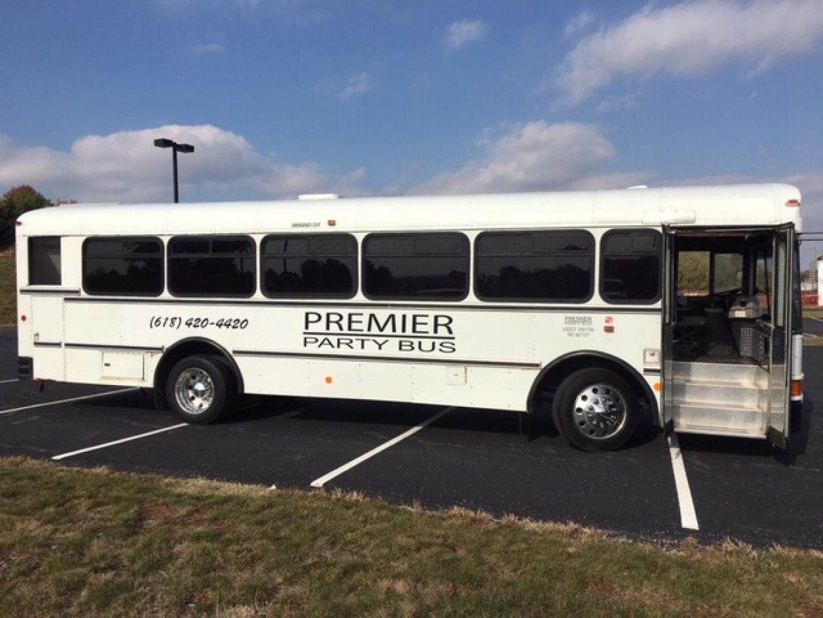 Limo Bus for sale: 2001 International Amtran by Custom