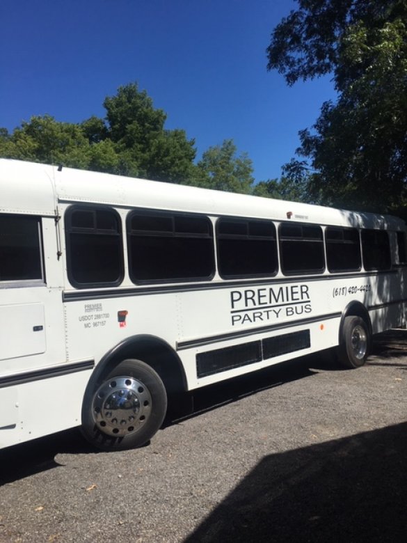 2001 International Amtran Limo Bus for Sale in Waterloo, IL - Photo 2