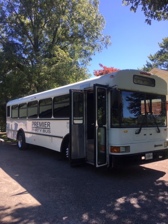 2001 International Amtran Limo Bus for Sale in Waterloo, IL - Photo 3