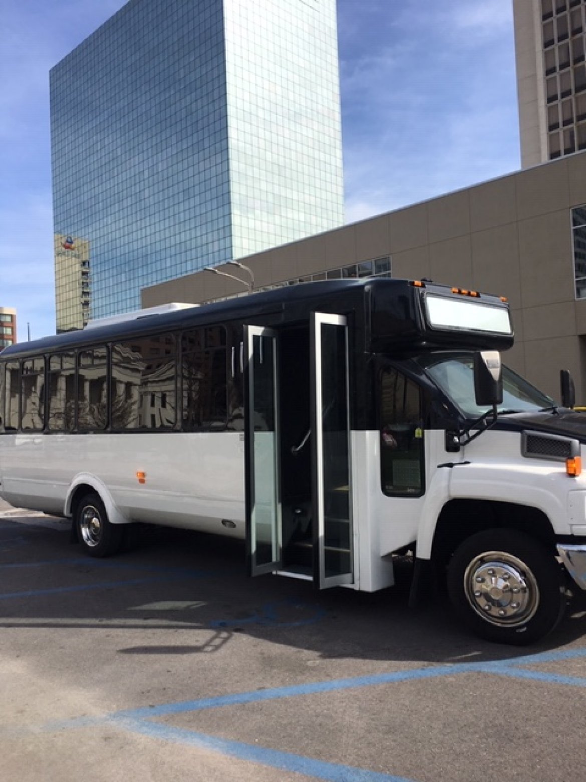 Limo Bus for sale: 2004 Chevrolet C5500