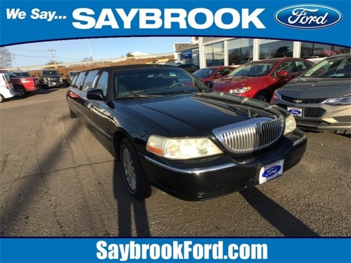 Limousine for sale: 2006 Lincoln Town Car
