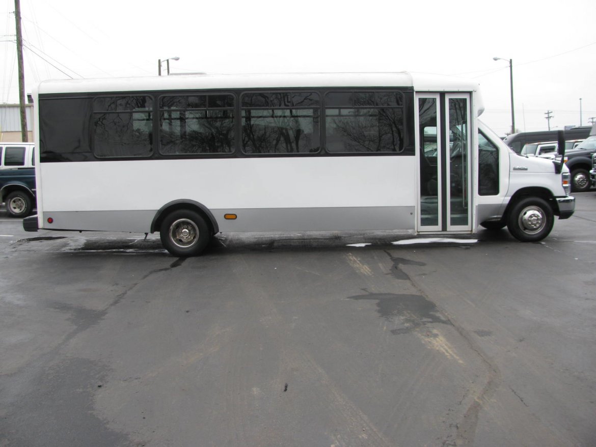 Shuttle Bus for Sale in Nashville, TN - Photo 5