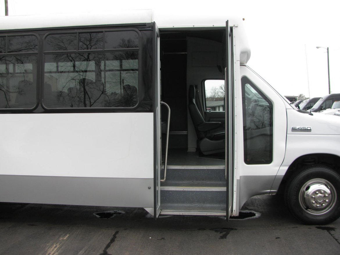 Shuttle Bus for Sale in Nashville, TN - Photo 6