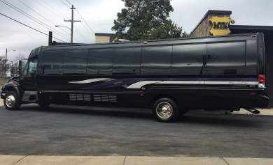 2008 International 3200 Limo Bus for Sale in Richmond, Virginia, US - Photo 4