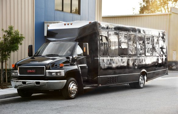 2006 GMC 5500 Limo Bus for Sale in Fontana, CA - Photo 2