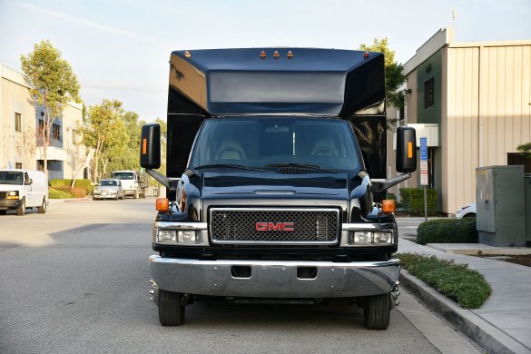 2006 GMC 5500 Limo Bus for Sale in Fontana, CA - Photo 3