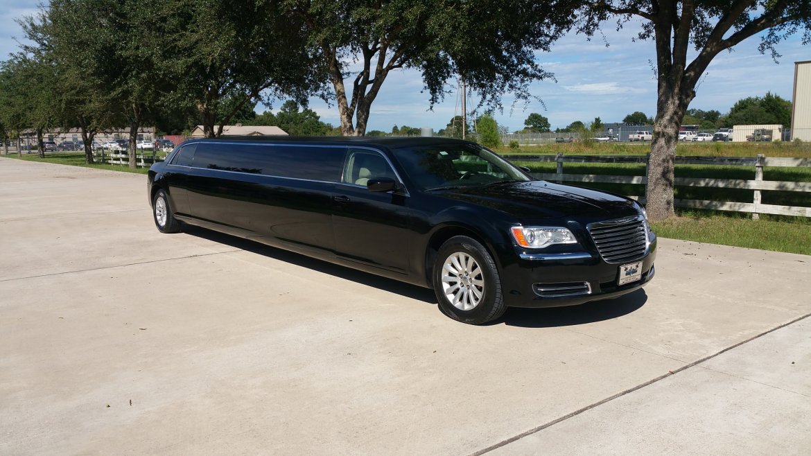 Limousine for sale: 2013 Chrysler 300 140&quot;