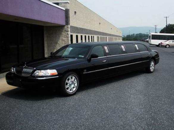 2007 Lincoln Lincoln Town Car (254) Sedan for Sale in Trenton, NJ - Main Photo