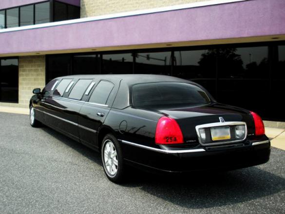 2007 Lincoln Lincoln Town Car (254) Sedan for Sale in Trenton, NJ - Photo 3