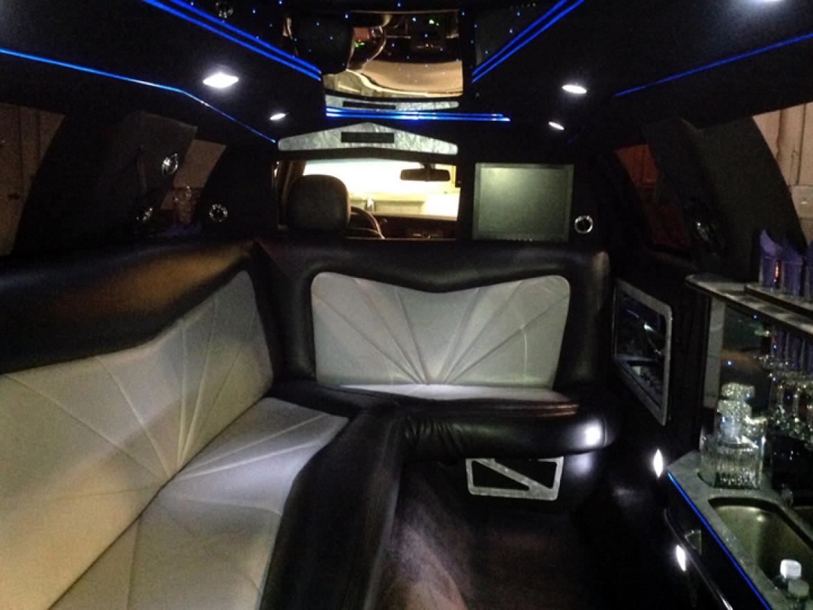 Photo of Sedan for sale: 2007 Lincoln Lincoln Town Car (254) 100&quot; by Laredo