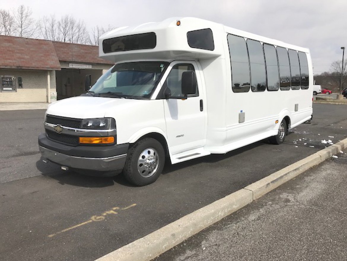 Shuttle Bus for sale: 2014 Chevrolet 4500 23&quot; by Turtle Top