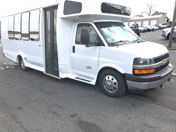 2014 Chevrolet 4500 Shuttle Bus for Sale in Oaklyn, NJ - Photo 2