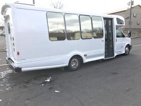 2014 Chevrolet 4500 Shuttle Bus for Sale in Oaklyn, NJ - Photo 3