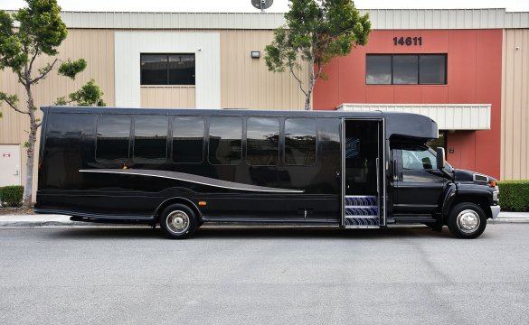 2010 Chevrolet 5500 Limo Bus for Sale in Fontana, CA - Main Photo