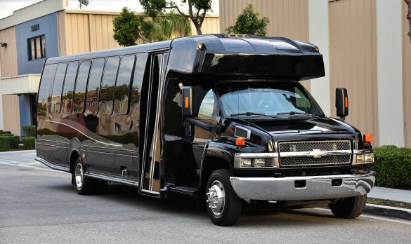 2010 Chevrolet 5500 Limo Bus for Sale in Fontana, CA - Photo 2