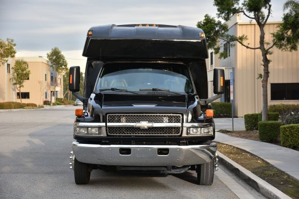 2010 Chevrolet 5500 Limo Bus for Sale in Fontana, CA - Photo 3