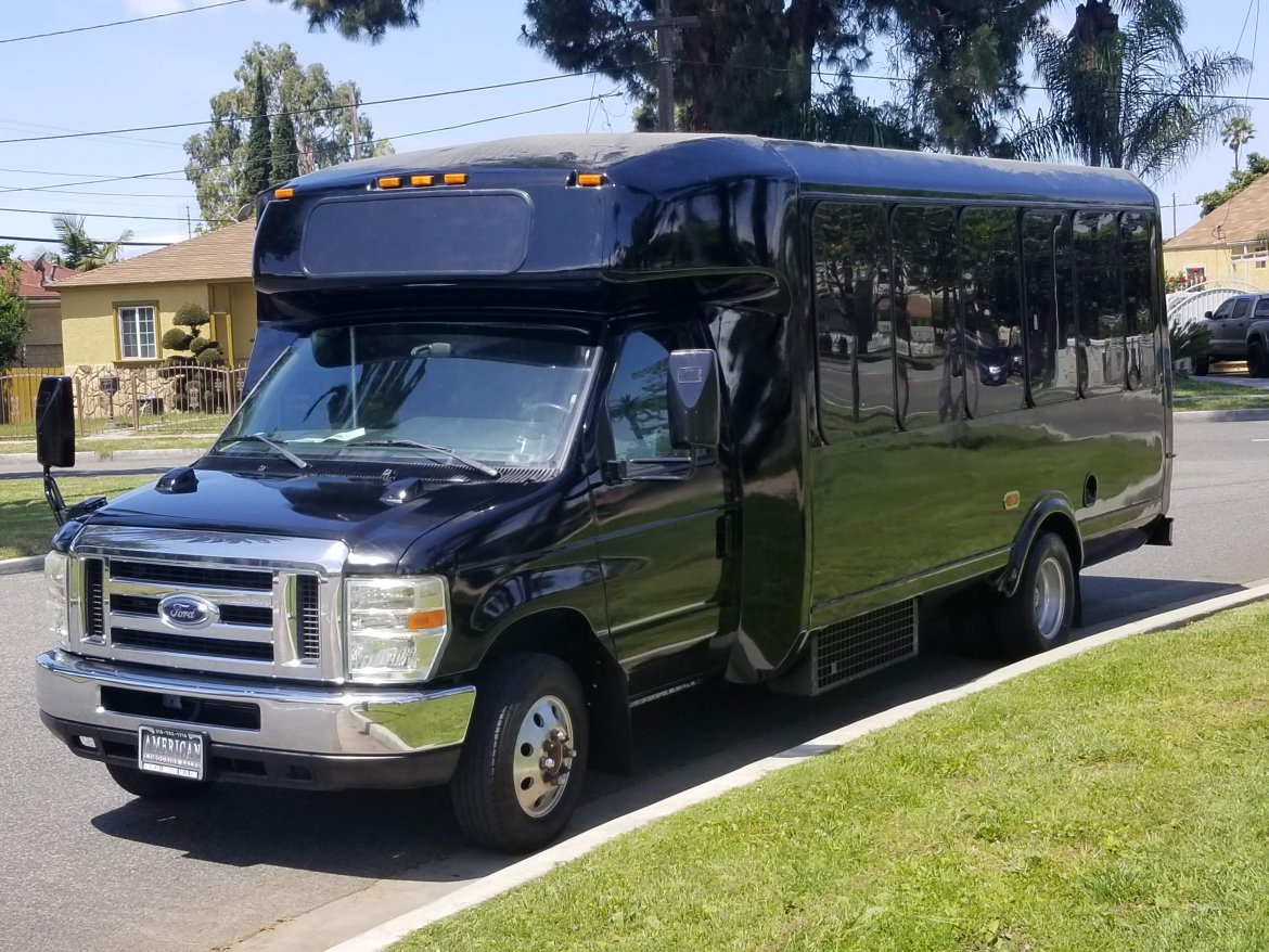 Форд бус. Ford e-450 (автобус). Форд е 450. Ford e450 Limo Bus. Limo Bus Ford e250.