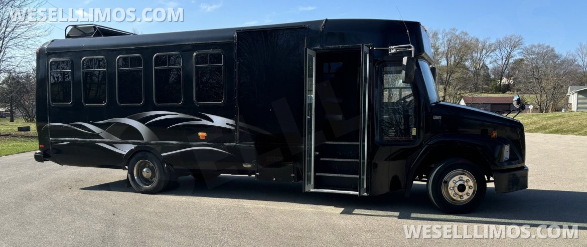 Limo Bus for Sale in Kieler, WI - Photo 5