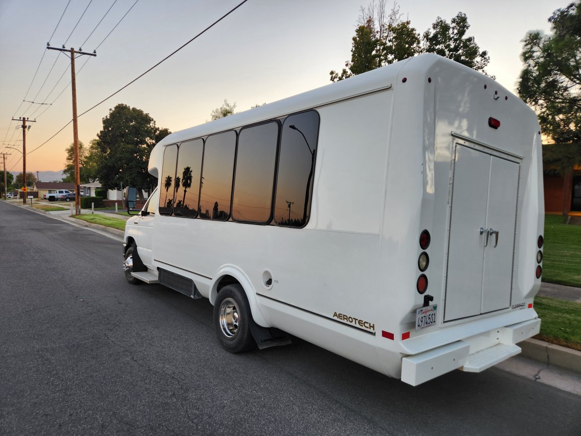 2017 Ford E450 Limo Bus - Photo 3