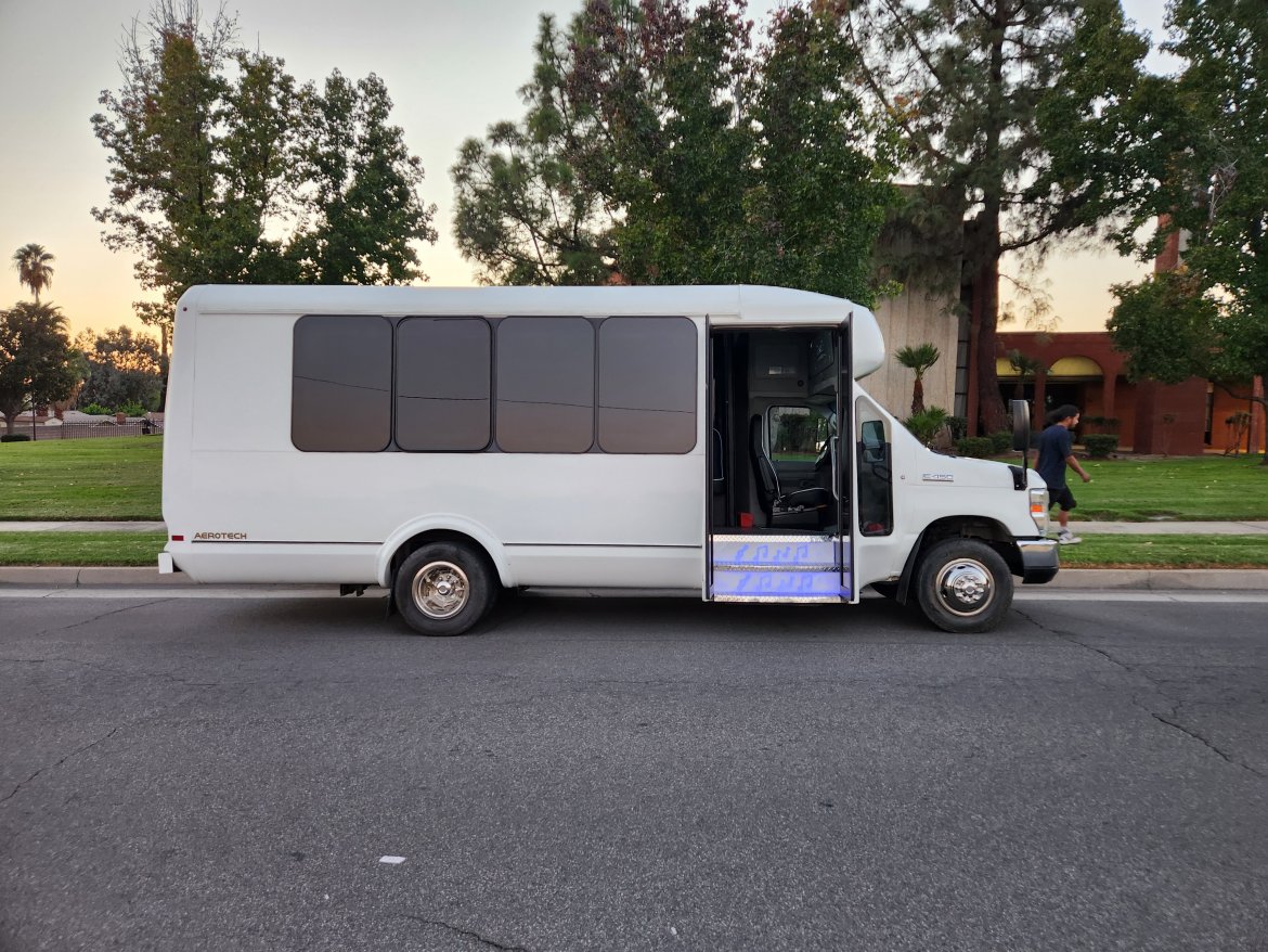 Limo Bus for Sale in Fontana, CA - Photo 9