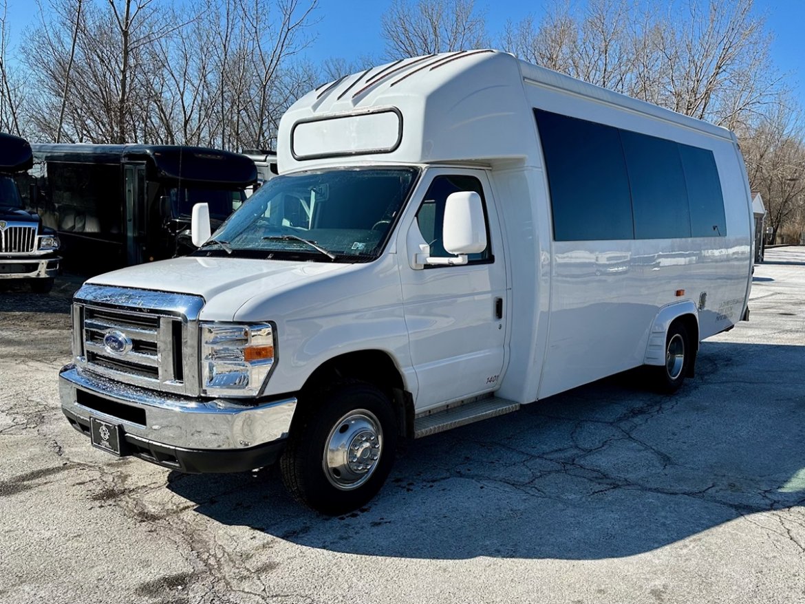 Limo Bus for sale: 2018 Ford E-350 by Global Motor Coach