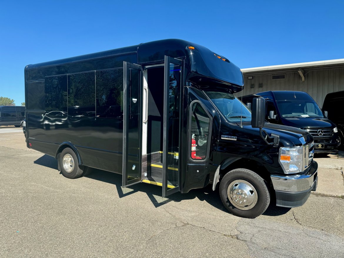 Limo Bus for sale: 2023 Ford E-450 by Global Motor Coach