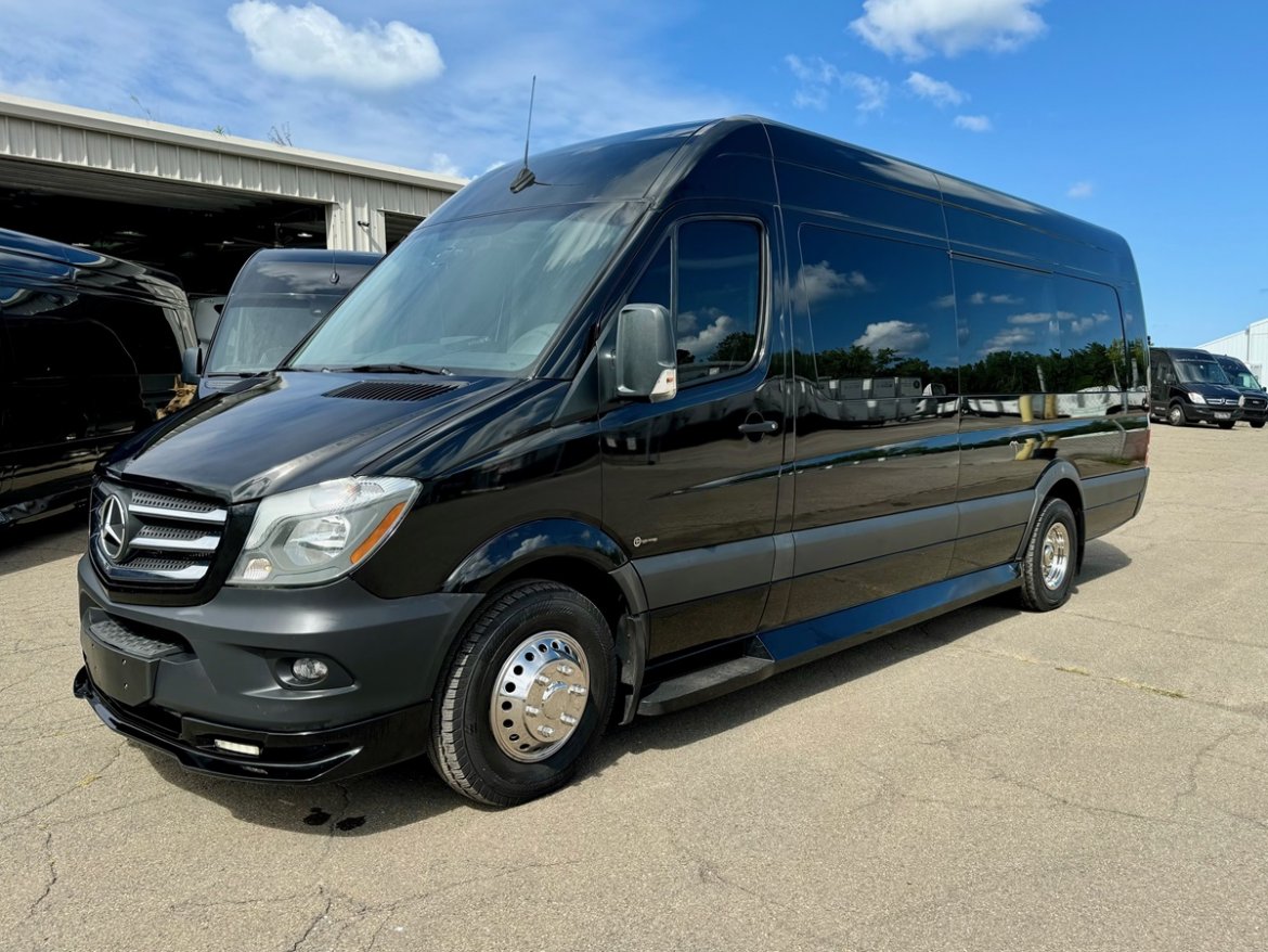 2017 Executive Coach Builders Mercedes-Benz Sprinter Sprinter - Photo 3