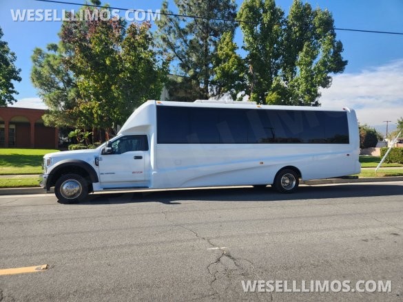 2019 Ford F550 31 Passenger Shuttle Shuttle Bus for Sale in Fontana, CA - Photo 2