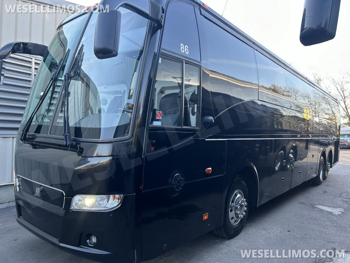 2018 Volvo 9700 Motorcoach - Photo 3