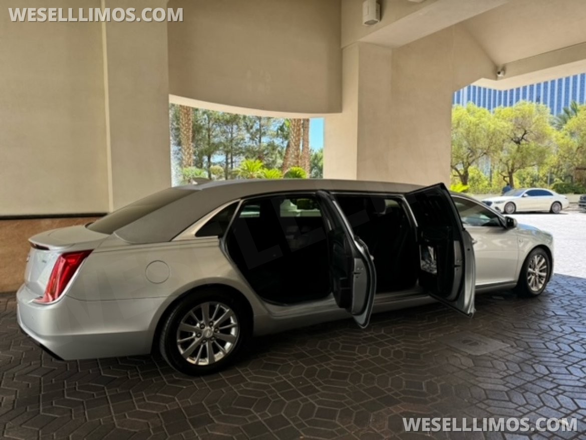 2018 Armbruster Stageway Cadillac XTS Limousine - Photo 2
