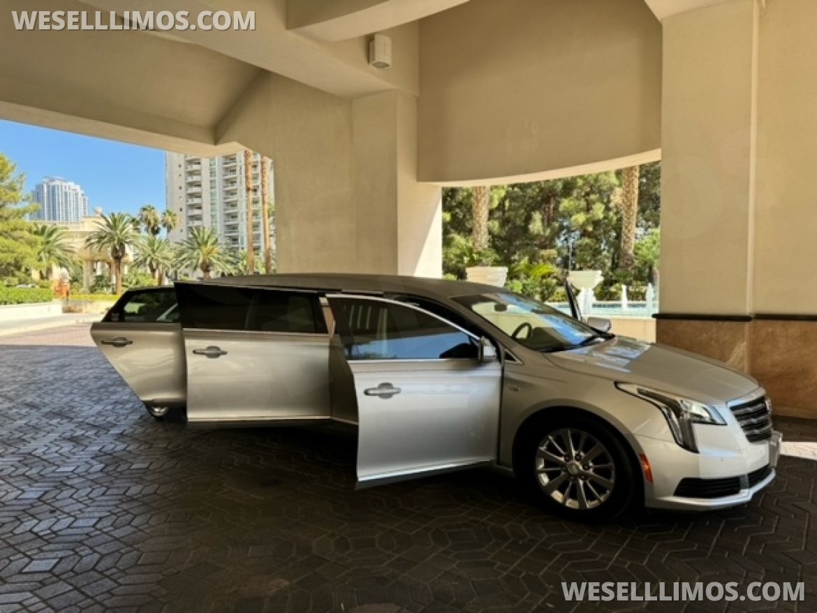 2018 Armbruster Stageway Cadillac XTS Limousine - Photo 3