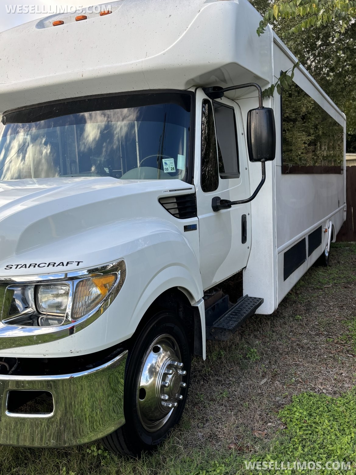 2014 International Longstar Limo Bus - Photo 3