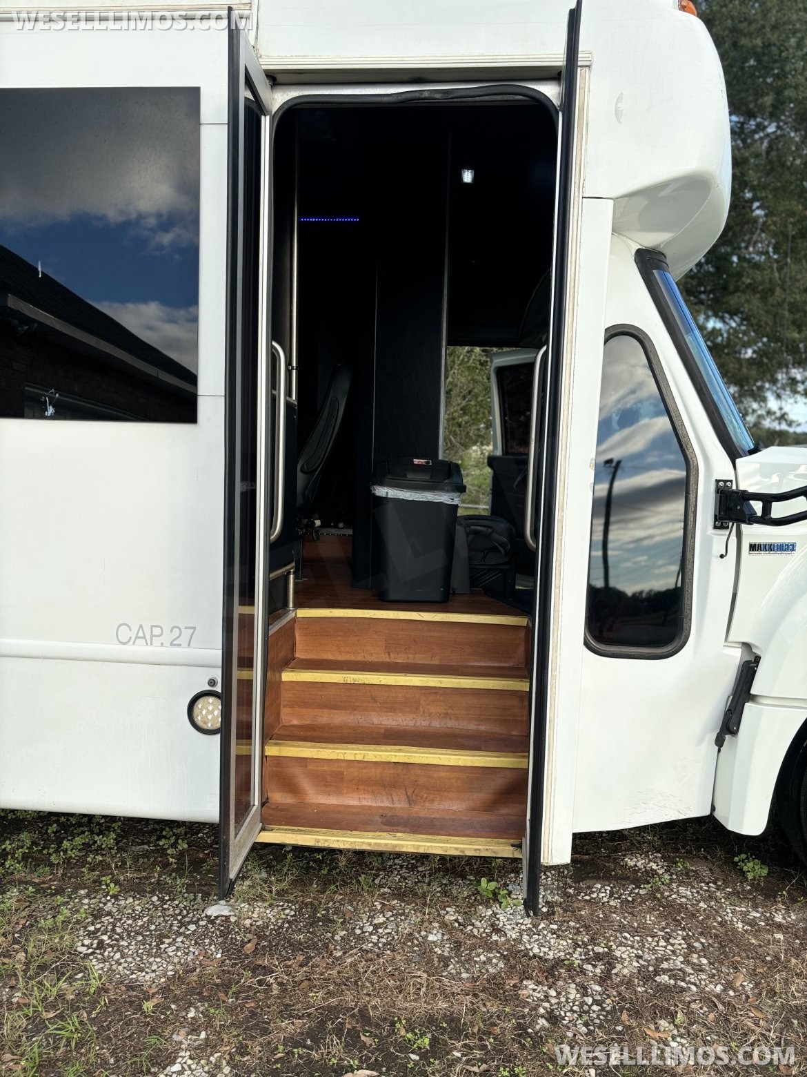 2014 International Longstar Limo Bus - Photo 5
