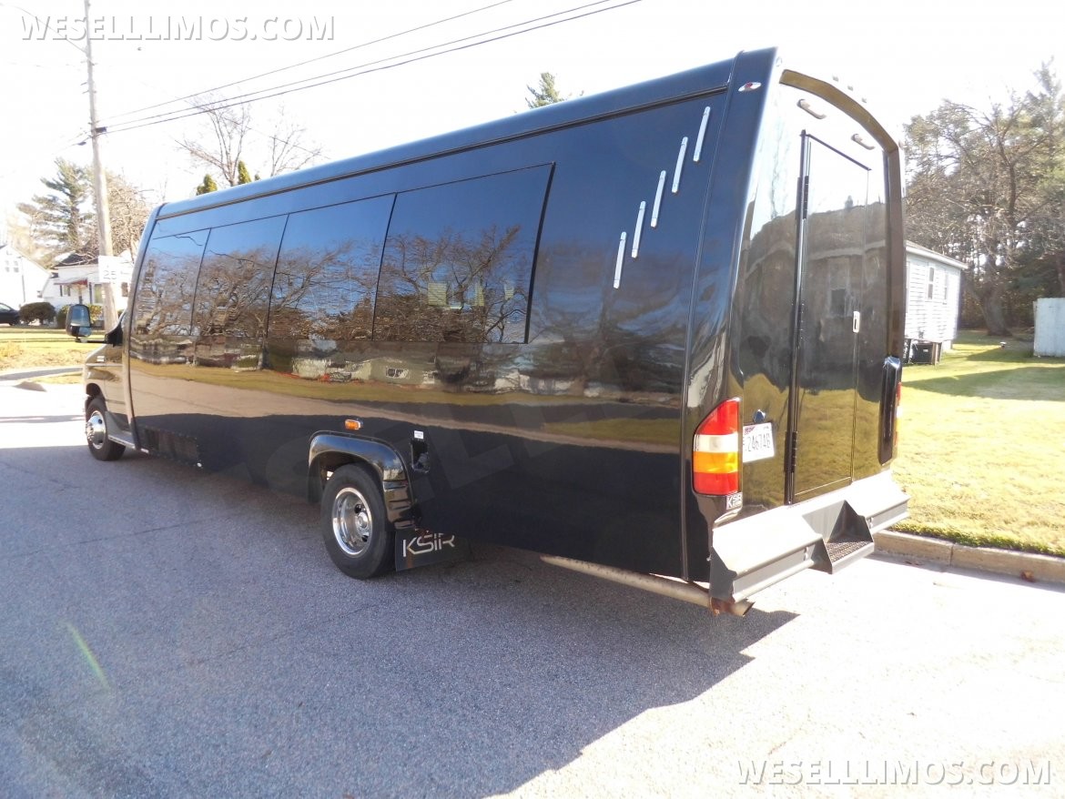 2015 KSIR Ford E450 Limo Bus - Photo 3