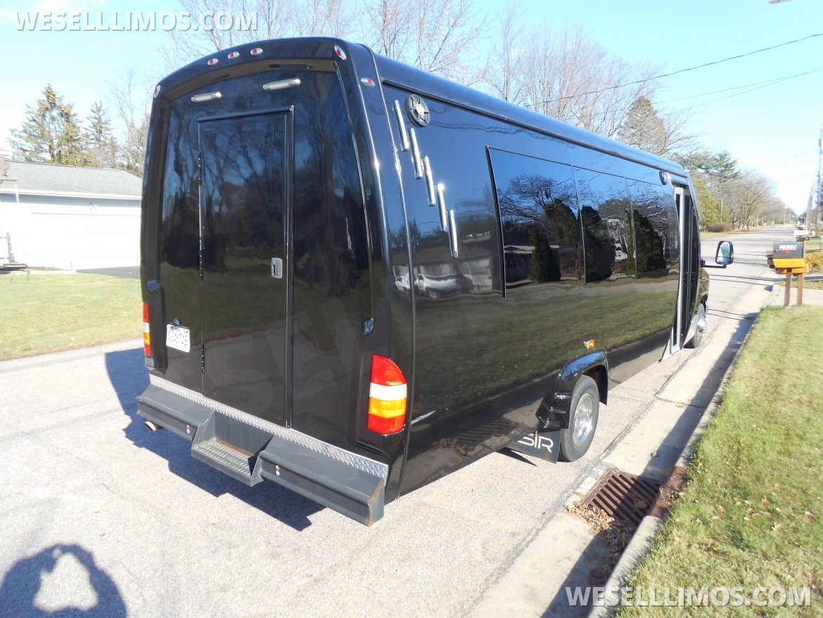 2015 KSIR Ford E450 Limo Bus - Photo 4