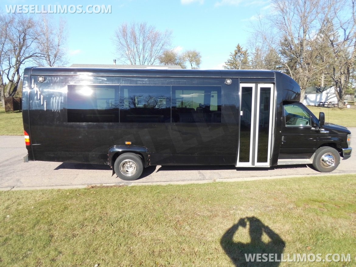 2015 KSIR Ford E450 Limo Bus - Photo 2
