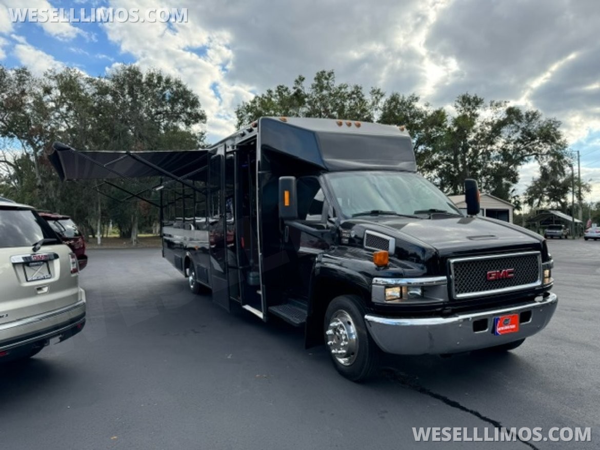 Limo Bus for sale: 2006 GMC 5500 Top Kick diesel 32&quot; by Federal