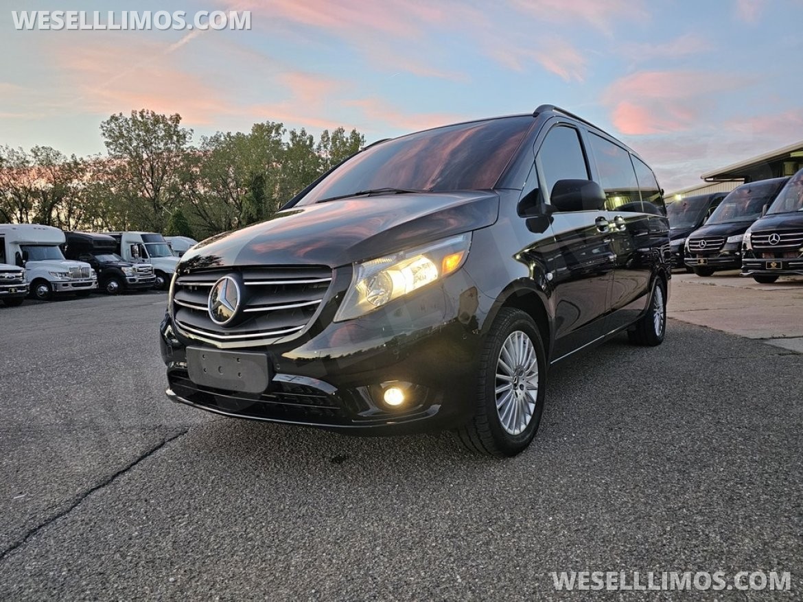 2022 Mercedes-Benz Metris VIP CEO with Captains Chairs - Photo 3