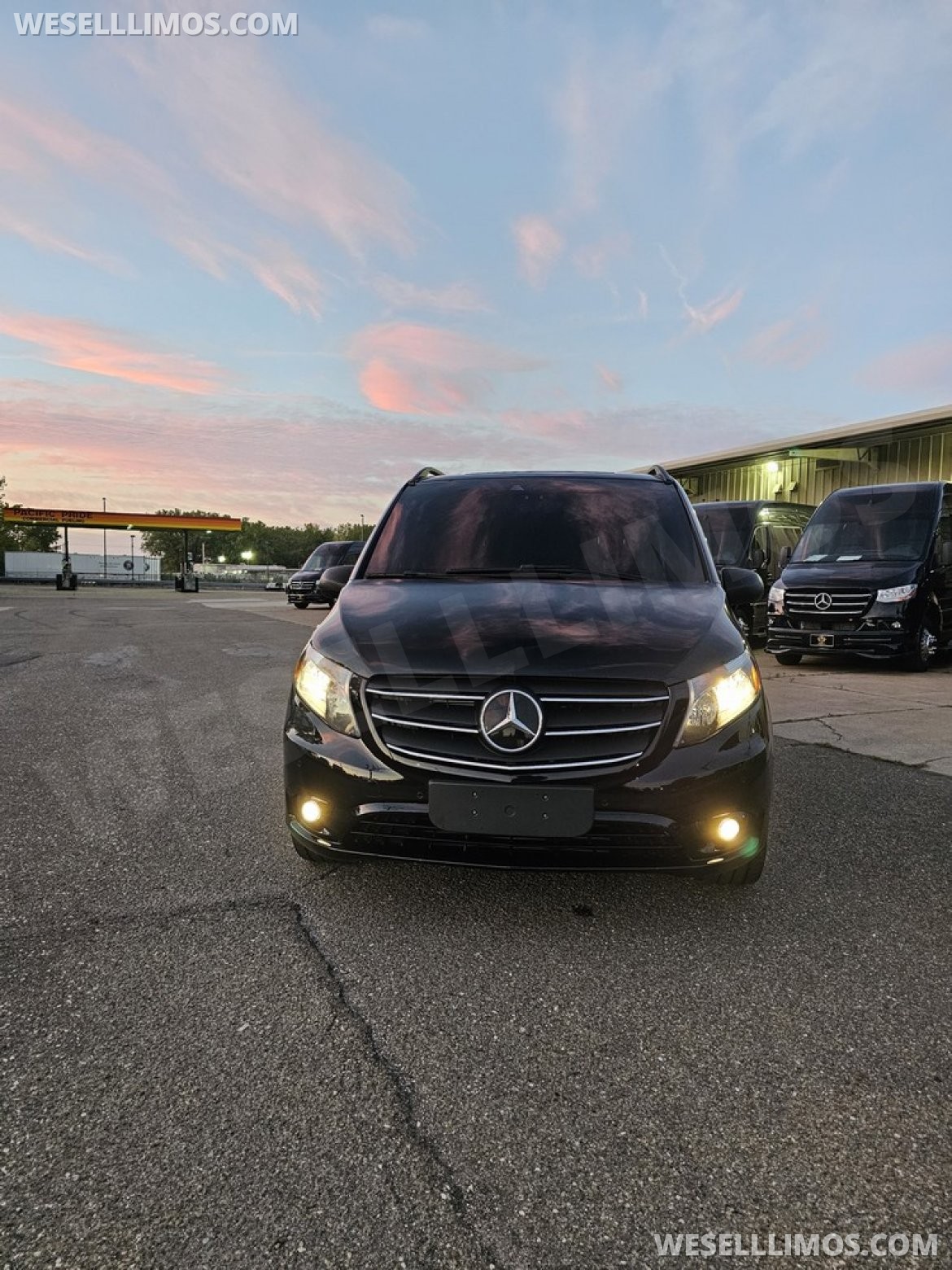 2022 Mercedes-Benz Metris VIP CEO with Captains Chairs - Photo 4