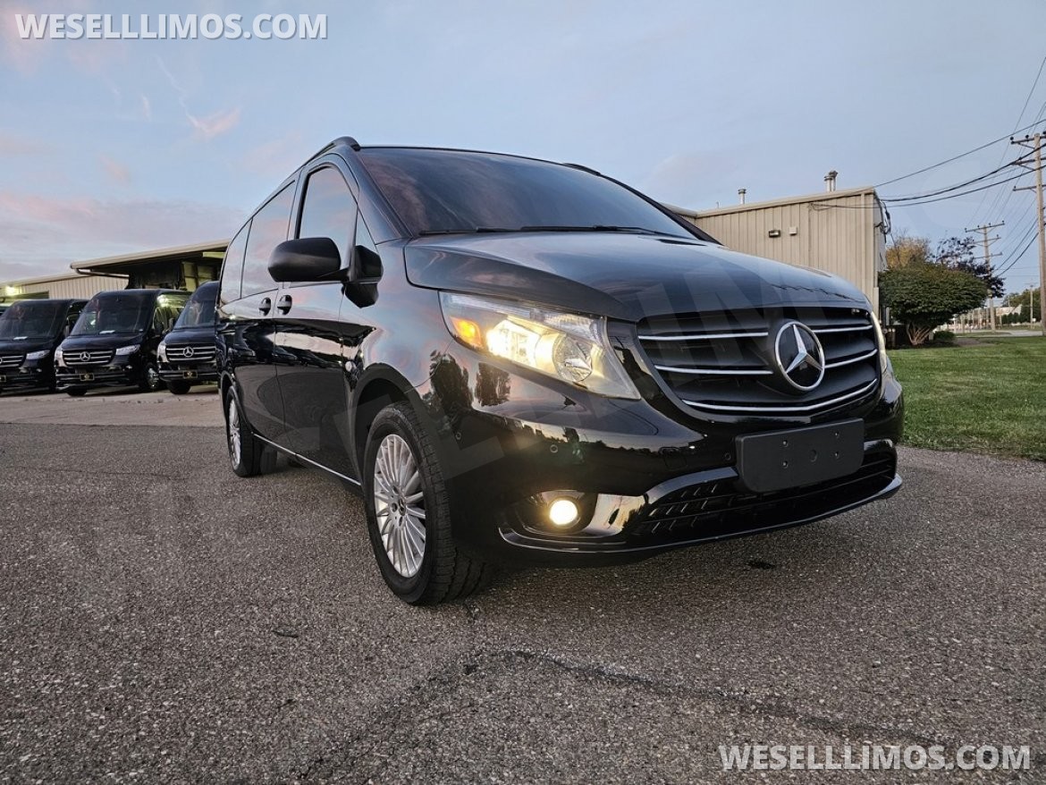 2022 Mercedes-Benz Metris VIP CEO with Captains Chairs - Photo 5