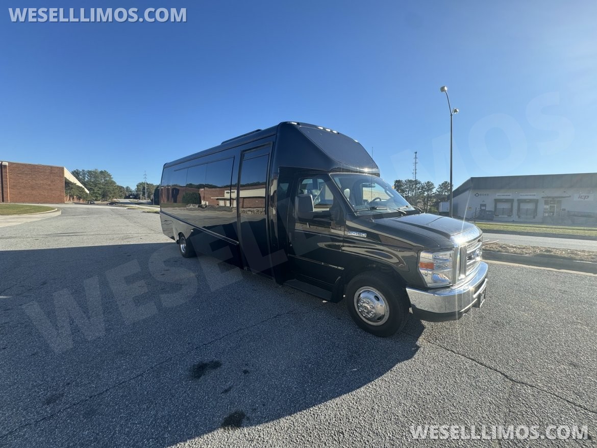 Executive Shuttle for sale: 2017 Ford e450 by Berkshire