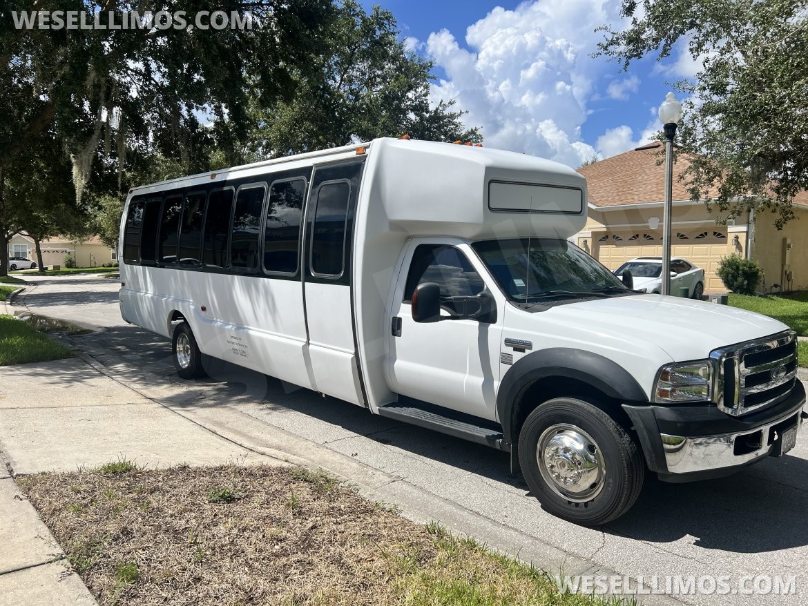 Shuttle Bus for sale: 2007 Ford F550 by Krystal Koach