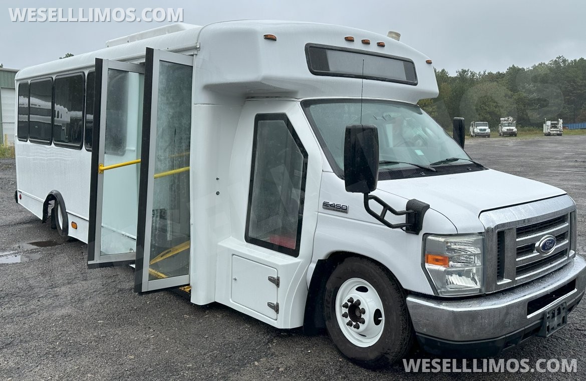 Shuttle Bus for sale: 2016 Ford E450 by Champion