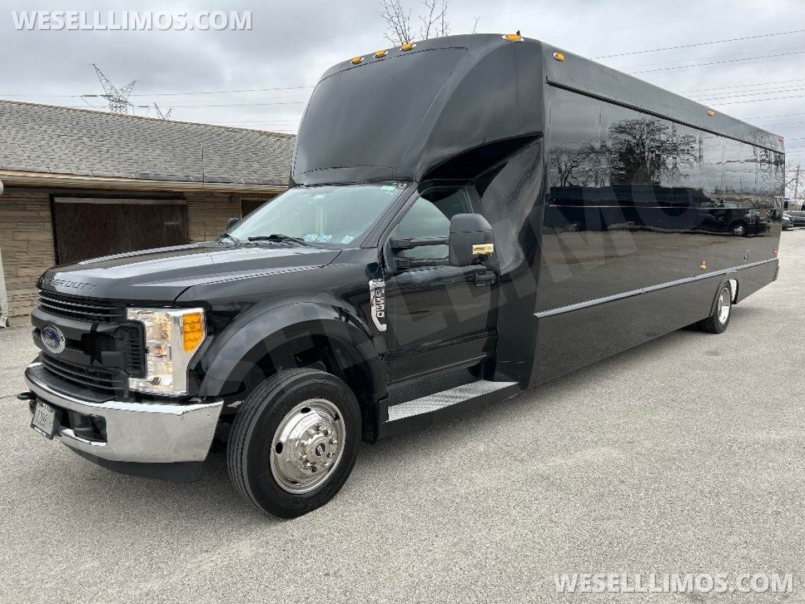 Executive Shuttle for sale: 2017 Ford F-550 by Tiffany Coachbuilders