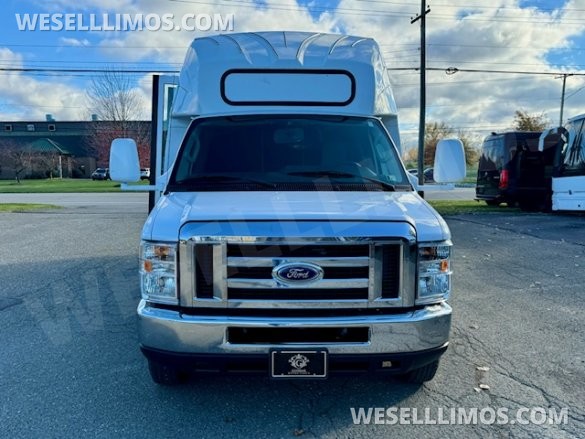 2018 Ford E-350 Limo Bus for Sale in Erie, PA - Photo 2