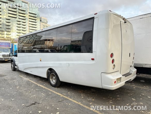 2015 Ford F-550 Gas Shuttle Bus for Sale in Queens, NJ - Photo 3
