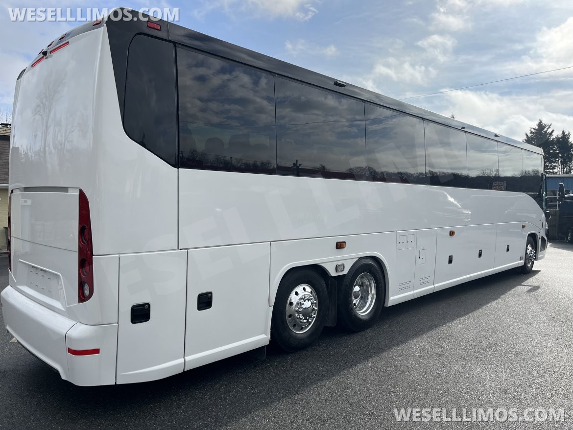 Motorcoach for Sale in Pasadena, MD - Photo 4