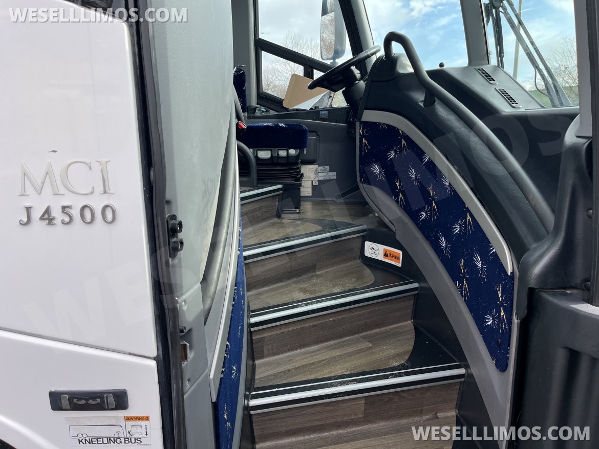 Motorcoach for Sale in Pasadena, MD - Photo 7